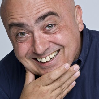 “Ceriale Un Pontile di risate”: ultimo appuntamento con Paolo Cevoli in “Musica Maestro”