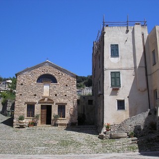 Piazza S. Agostino, a Verezzi