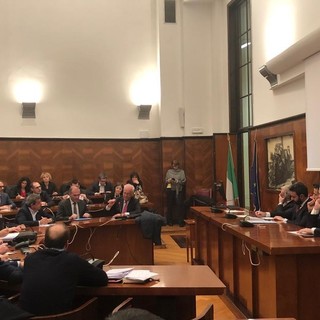 Piaggio Aerospace, anche il Vescovo Borghetti al fianco dei lavoratori. Cangiano: "Grave l'assenza di Di Maio"
