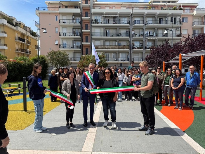 Vadino ha una nuova palestra attrezzata all’aperto: inaugurata in piazza Pertini
