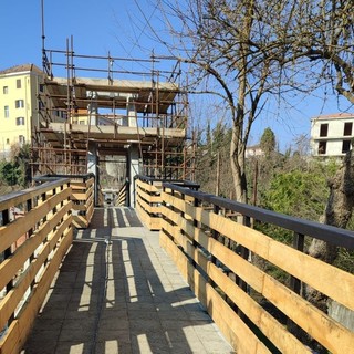 Uno dei simboli del paese: Dego restaura la passerella sul fiume Bormida Uno dei simboli del paese: Dego restaura la passerella sul fiume Bormida