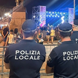 Aggrediscono tre agenti della polizia locale durante i "Giovedì di Luglio": 23enne e 18enne patteggiano