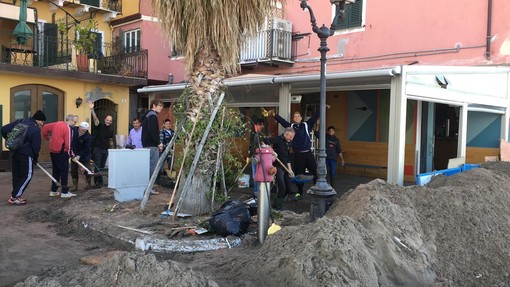 La testimonianza di una commerciante alassina: "Speravamo di poter lavorare per il ponte del 2 novembre, invece la devastazione"