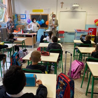 Albenga, suono della campanella alle primarie, il sindaco Tomatis: "C’è molto entusiasmo e voglia di tornare a una socialità normale"