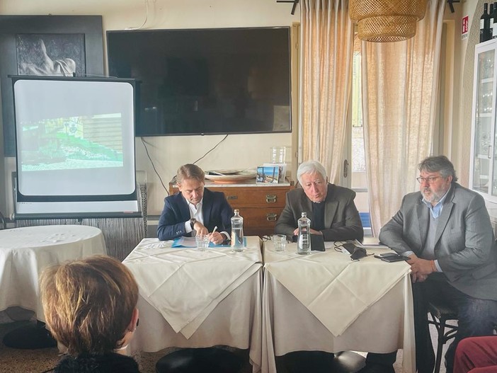 Rigenerazione urbana, l'assessore regionale Scajola in visita nel savonese: "Al lavoro per rendere il nostro territorio più bello e più vivibile" (FOTO e VIDEO) Rigenerazione urbana, l'assessore regionale Scajola in visita nel savonese: "Al lavoro per rendere il nostro territorio più bello e più vivibile" (FOTO e VIDEO)