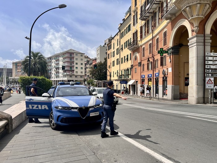 Savona, lite in un bar di Corso Italia: accertamenti della polizia