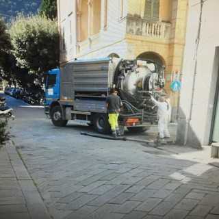 Finale Ligure pulisce le condotte delle acque bianche