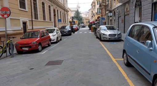 Savona, un lettore: "Capisco le esigenze della movida, ma non la maleducazione eccessiva: c'è anche chi deve dormire"