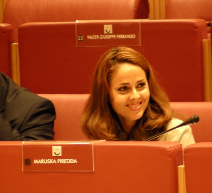 Maruska Piredda, capogruppo dell’Italia dei Valori in Regione Liguria, interviene sui rimborsi ai gruppi consiliari Maruska Piredda, capogruppo dell’Italia dei Valori in Regione Liguria, interviene sui rimborsi ai gruppi consiliari