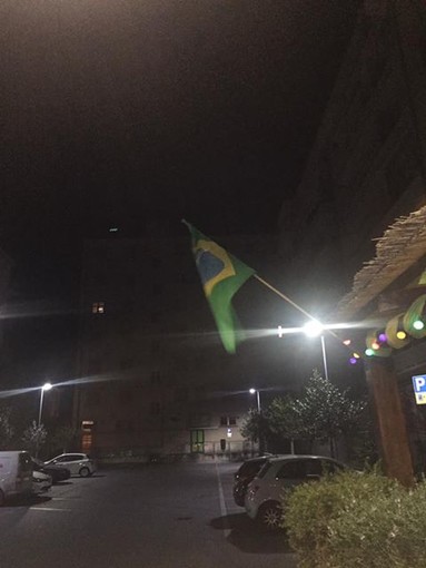 Finale Ligure, sparita una bandiera dalla churrascaria "Papagaio"