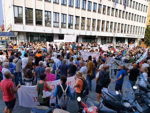 Domiciliari al presidente Toti, il gruppo "Fermiamo il mostro": "Ha sempre privilegiato i poteri forti rispetto ai cittadini"