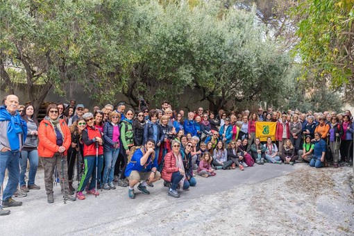 In più di 200 si radunano per sensibilizzare l'opinione popolare sul Parco del Finalese In più di 200 si radunano per sensibilizzare l'opinione popolare sul Parco del Finalese
