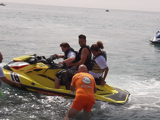 La "Jet Ski Therapy" sbarca ad Albissola: sport e solidarietà insieme nel mare albissolese (FOTO e VIDEO)