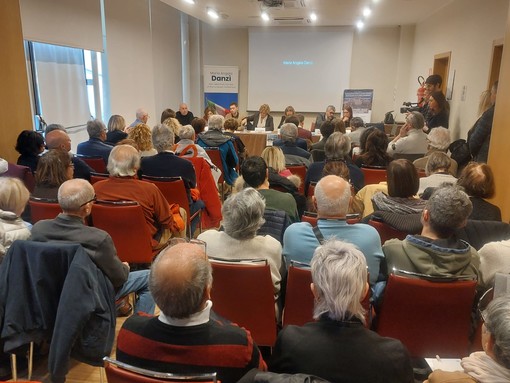 No al rigassificatore a Vado, la proposta delle europarlamentari Danzì e Beghin: una petizione e esposti alla Commissione Europea No al rigassificatore a Vado, la proposta delle europarlamentari Danzì e Beghin: una petizione e esposti alla Commissione Europea