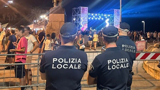 Aggrediscono tre agenti della polizia locale durante i "Giovedì di Luglio": 23enne e 18enne patteggiano Aggrediscono tre agenti della polizia locale durante i "Giovedì di Luglio": 23enne e 18enne patteggiano