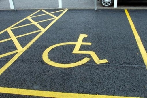 A Borghetto un servizio online per localizzare tutti i parcheggi per persone disabili e gli stalli rosa
