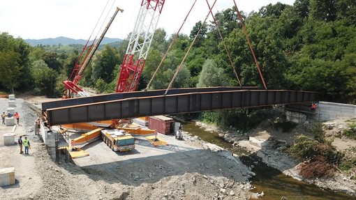 Cairo, varato il ponte del Chinelli. Assessore Ghione: "Un’operazione complessa, precisa, carica di significato"