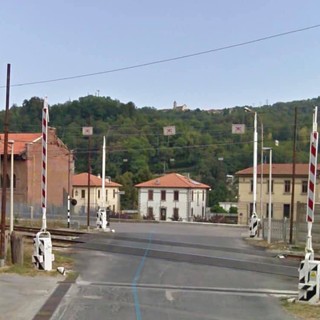 Lavori presso il passaggio a livello di Cengio, l'amministrazione: "È una strada provinciale, non abbiamo voce in capitolo"