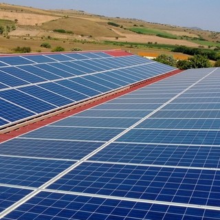 Carcare, il sindaco De Vecchi replica alla minoranza: “Nessun mancato funzionamento dell’impianto fotovoltaico della scuola”