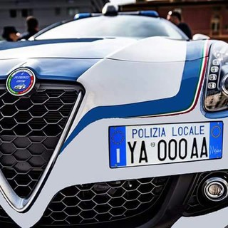 Lotta all'abusivismo commerciale e alla microcriminalità tra Albenga e Loano: un mese di duro lavoro per la polizia locale
