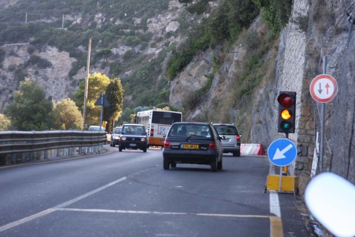 Alassio: 2 frane in 24 ore a Punta Murena, sale la preoccupazione Alassio: 2 frane in 24 ore a Punta Murena, sale la preoccupazione