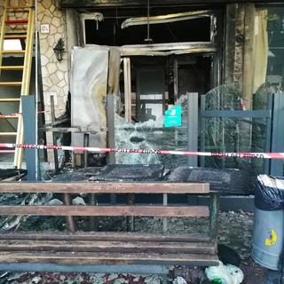 Locale senza assicurazione a fuoco a Vado: raccolti 1200 euro per l'egiziano Mido