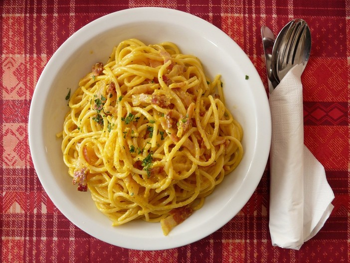 Coldiretti: "Cucina italiana candidata a patrimonio Unesco, ma il Financial Times attacca parmigiano e carbonara"