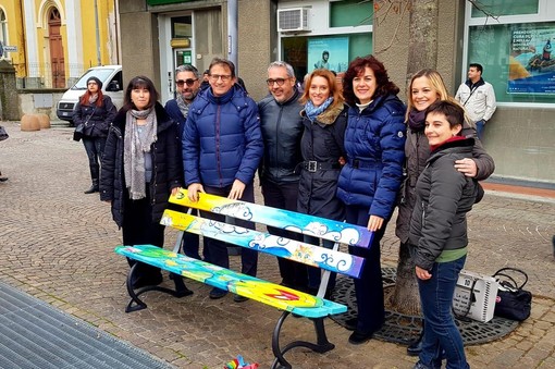 Cairo, inaugurata la panchina per i diritti dell’infanzia e dell’adolescenza (FOTO) Cairo, inaugurata la panchina per i diritti dell’infanzia e dell’adolescenza (FOTO)