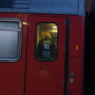 Uomo senza vita su un treno a Savona, sequestrato il convoglio (FOTO)