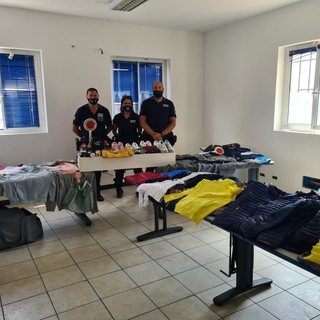 Pietra Ligure, la polizia locale in prima linea contro l'abusivismo commerciale