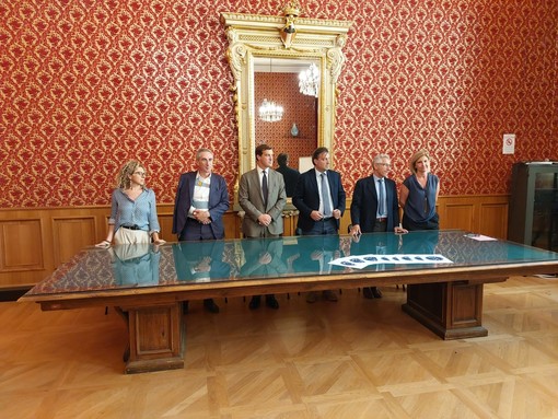 Raccolta porta a porta a Savona, la nuova società si presenta: "Subito spazzamento, lavaggio strade e cassonetti. L'impatto si vedrà in poche settimane, non mesi" Raccolta porta a porta a Savona, la nuova società si presenta: "Subito spazzamento, lavaggio strade e cassonetti. L'impatto si vedrà in poche settimane, non mesi"
