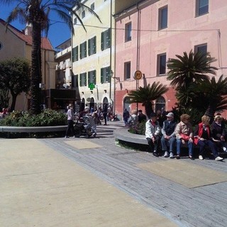 "Rattoppata" piazza Airaldi e Durante, ma l'intervento pare non piacere ai cittadini