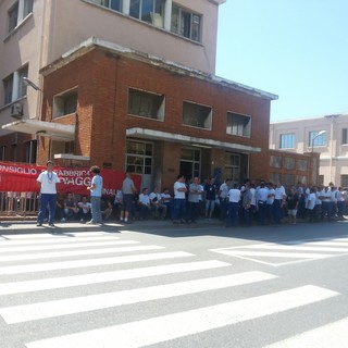 Finale Ligure, assemblea dei lavoratori calda in Piaggio: contestazioni alla CISL