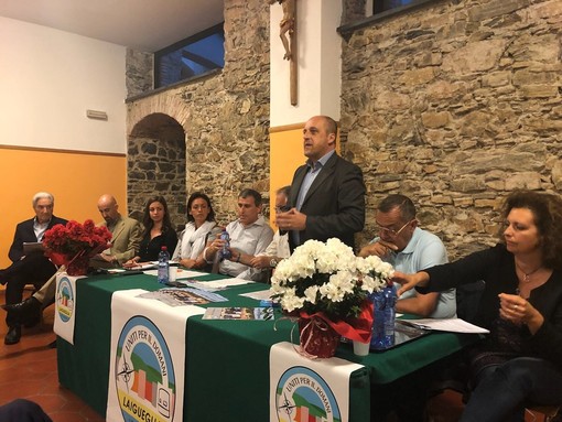 Laigueglia, sala gremita per la presentazione della lista "Uniti per il domani" Laigueglia, sala gremita per la presentazione della lista "Uniti per il domani"