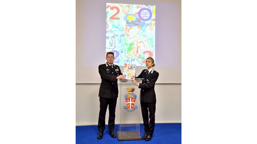 Carlo Lucarelli e il maestro Sandro Chia per il calendario storico dell’Arma dei carabinieri 2022 Carlo Lucarelli e il maestro Sandro Chia per il calendario storico dell’Arma dei carabinieri 2022
