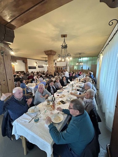 Pranzo dell’Amicizia a Roccavignale: 120 partecipanti per una domenica all’insegna della comunità Pranzo dell’Amicizia a Roccavignale: 120 partecipanti per una domenica all’insegna della comunità