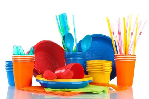 Ristorazione collettiva nei Comuni liguri: addio piatti e posate di plastica. Approvato in Regione ordine del giorno della Lega a tutela anche del nostro mare