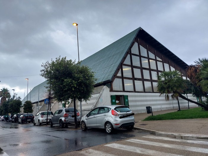 Contatore in fiamme dentro al Palazzetto di Zinola. Intervengono i Vigili del fuoco, nessuna grave conseguenza Contatore in fiamme dentro al Palazzetto di Zinola. Intervengono i Vigili del fuoco, nessuna grave conseguenza