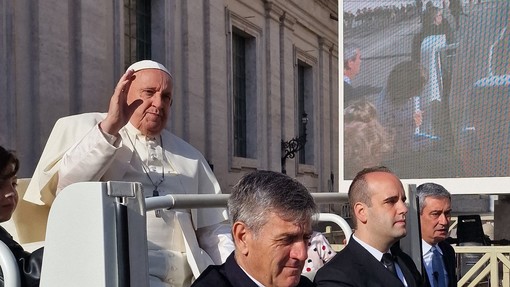 Il Papa prosegue il riposo, ossigeno senza maschera: quadro resta complicato