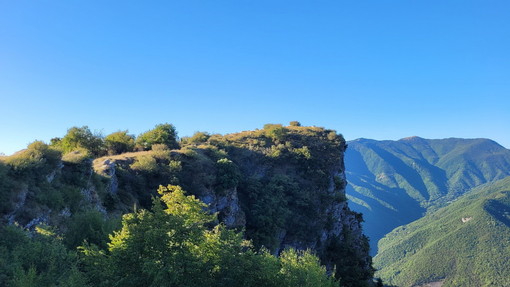 Parco Alpi Liguri: nuove opportunità di sviluppo grazie alla Cooperazione Transfrontaliera Parco Alpi Liguri: nuove opportunità di sviluppo grazie alla Cooperazione Transfrontaliera