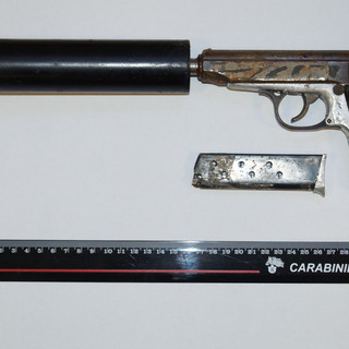Albenga, sparatoria in via Trieste: trovata la pistola con silenziatore usata dallo stalker