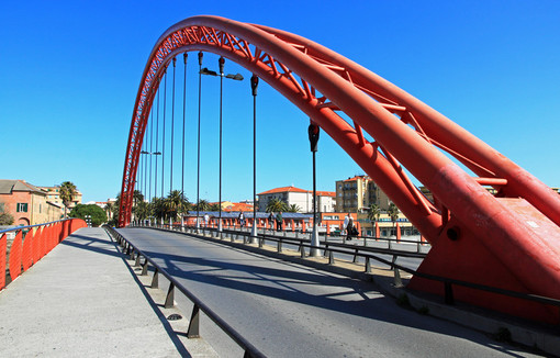 Timori per ponti e viadotti, attenzionato anche il ponte rosso di Albenga. Il vicesindaco Tomatis:"Abbiamo già fatto interventi di manutenzione"