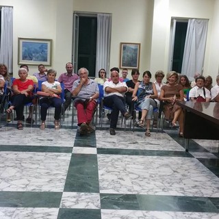 Ceriale: successo in sala consiliare per "Le tredici spine sanguinanti della Corona di Cristo"