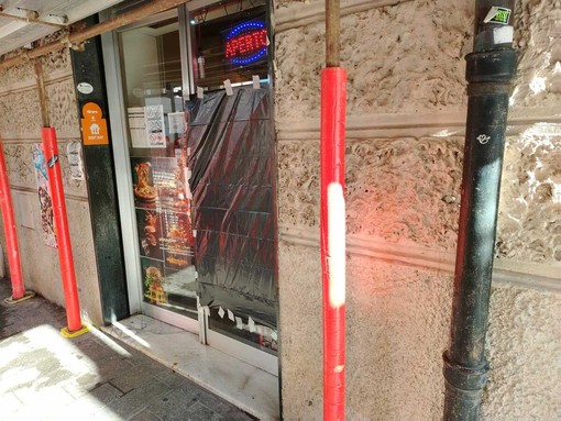 Savona, tenta di dividerli dopo una lite in pizzeria ma viene colpito: intervento dei carabinieri