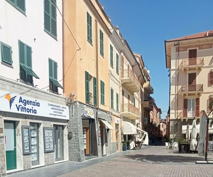 Ceriale avvia il percorso per tutelare centro storico e commercio, il sindaco: "Le attività locali vanno sostenute"