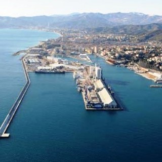Malore improvviso, muore operaio in porto a Savona Malore improvviso, muore operaio in porto a Savona