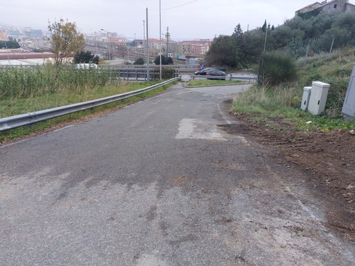 Savona, perdita d'acqua in via Rinaldo Negri: vigili del fuoco mobilitati