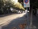 Albenga: spazzamento delle strade, scattano le multe ma la via rimane sporca