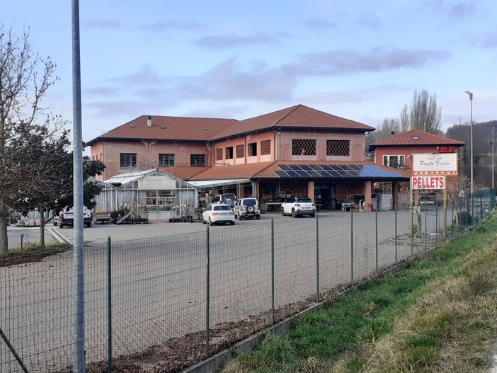 Cairo, colpo notturno al "Punto Verde" di Corso XXV Aprile: rubati 300 euro, i ladri ripresi dalle telecamere