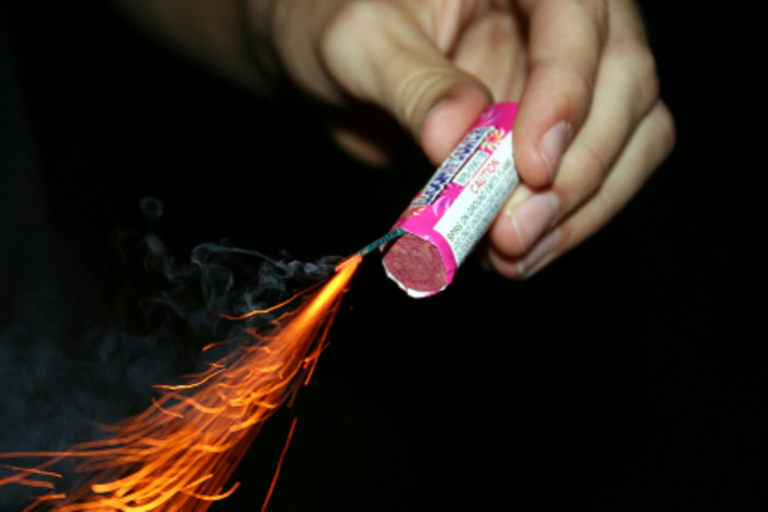 Albenga, stop ai botti nella notte di San Silvestro: "Divertiamoci con cautela e buon senso" Albenga, stop ai botti nella notte di San Silvestro: "Divertiamoci con cautela e buon senso"